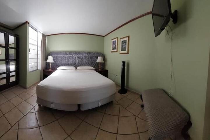 Room 5 of 12