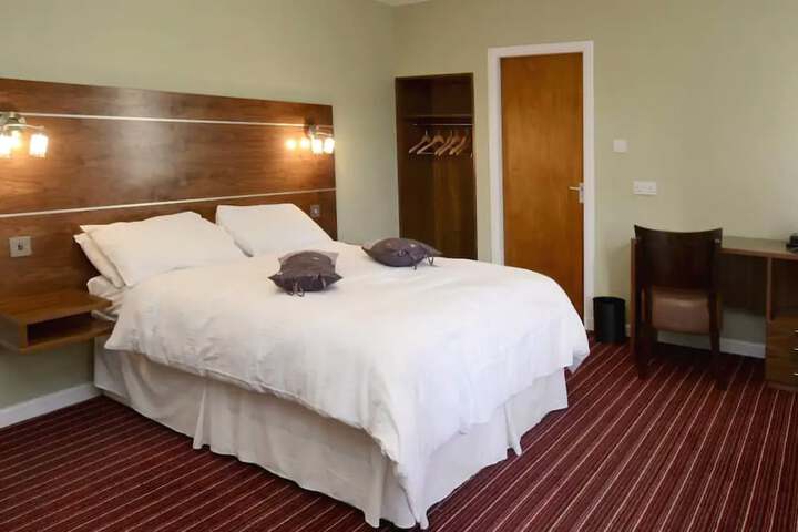 Room 9 of 27