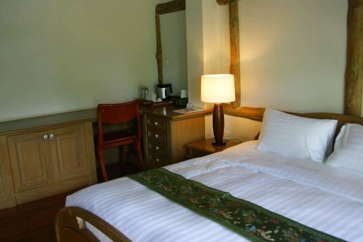 Room 4 of 24