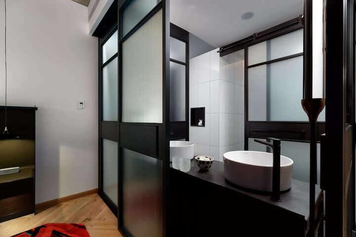 Room 34 of 60