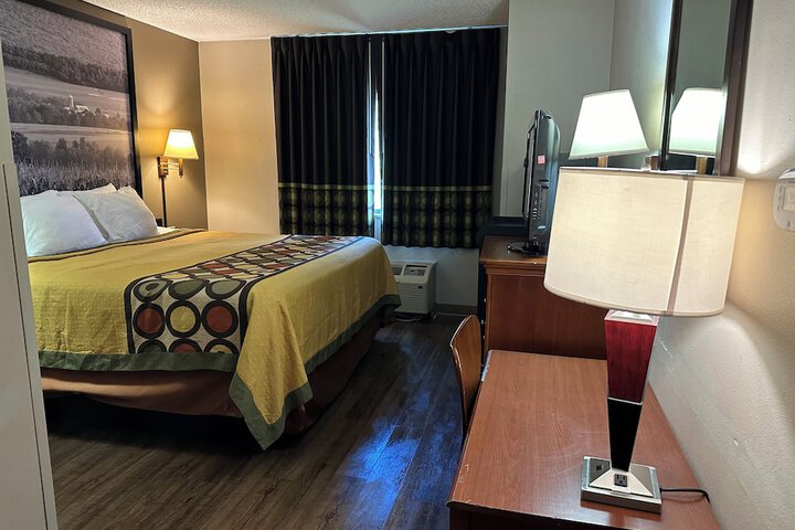 1 King Bed (6 of 13)
