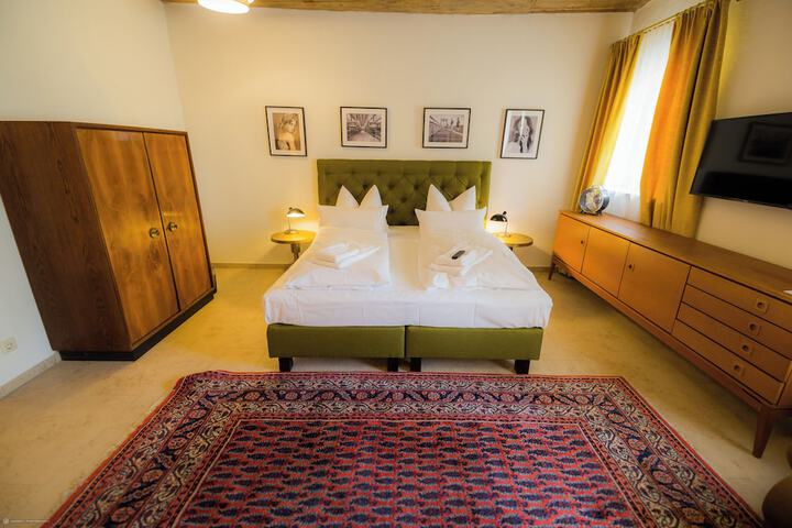 Room 32 of 122