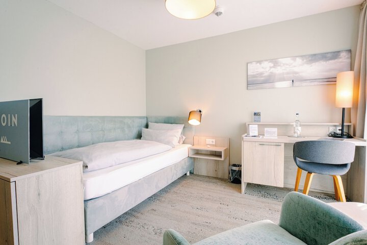 Room 5 of 33