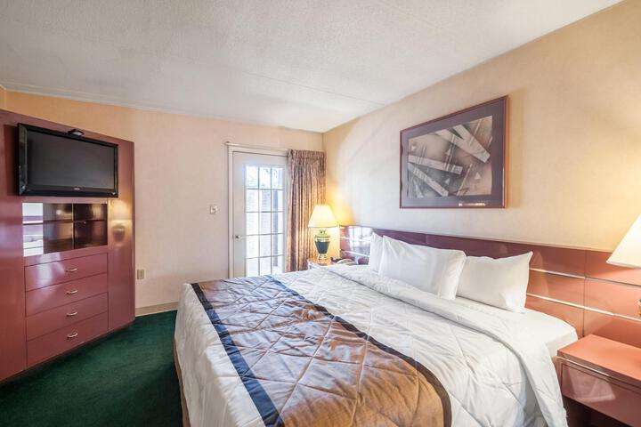 Standard King Bed Accessible (2 of 22)