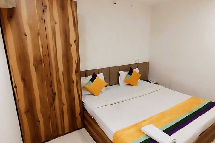 Room 8 of 38