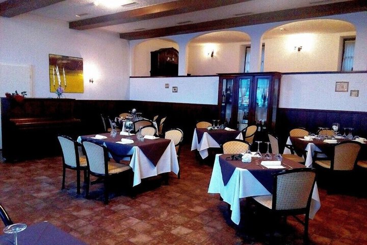 Dining 6 of 12