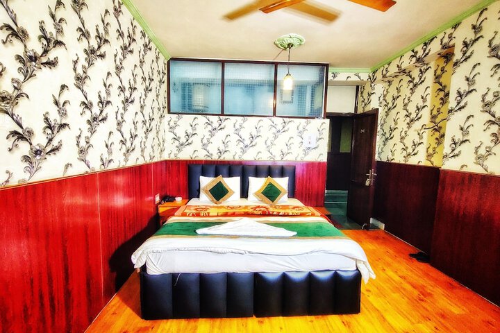 Room 13 of 25