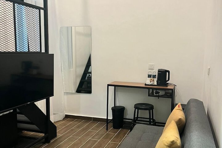 Room 9 of 19