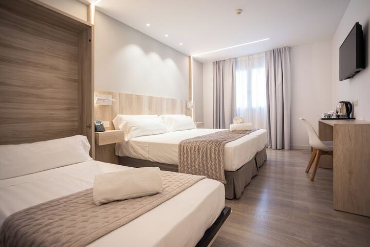 Room 13 of 26