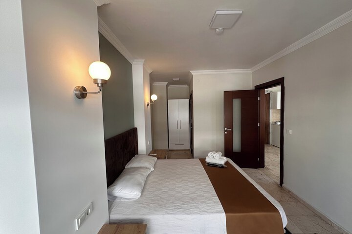 Room 27 of 171