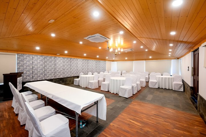 Ballroom/Hall 68 of 83