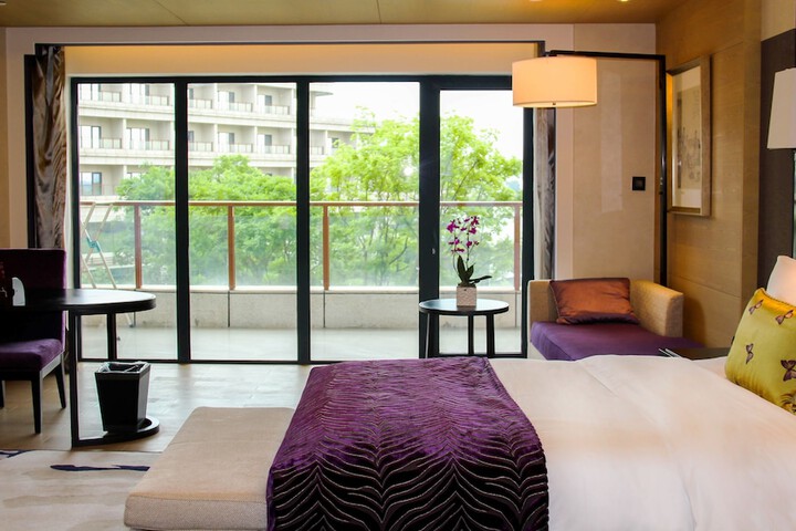 Room 8 of 62