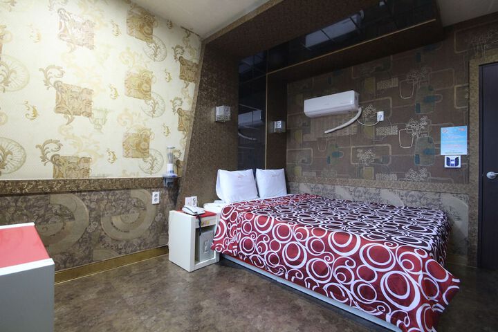 Room 25 of 27
