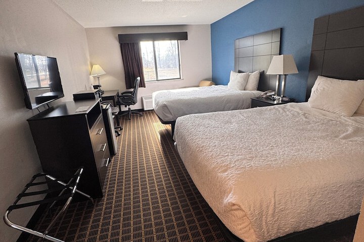2 Queen Beds (1 of 5)