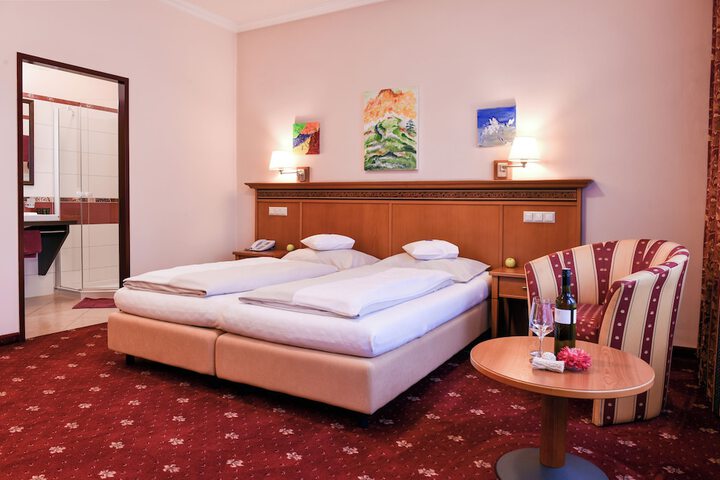 Room 9 of 35