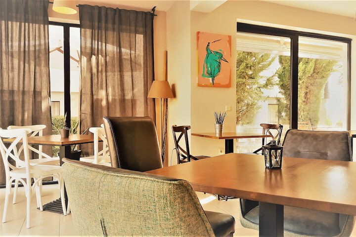 Room 8 of 22
