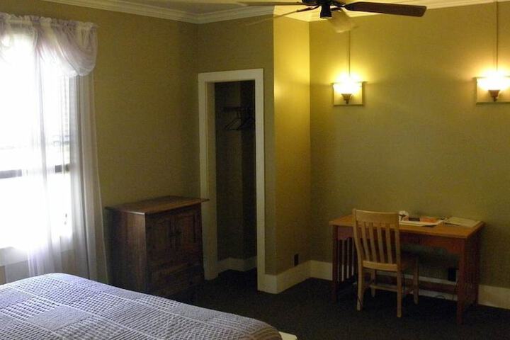 Room 2 of 79