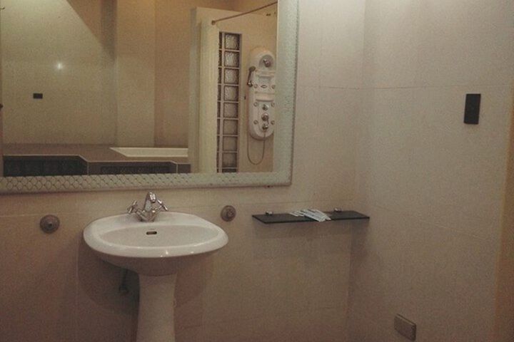 Room 48 of 80