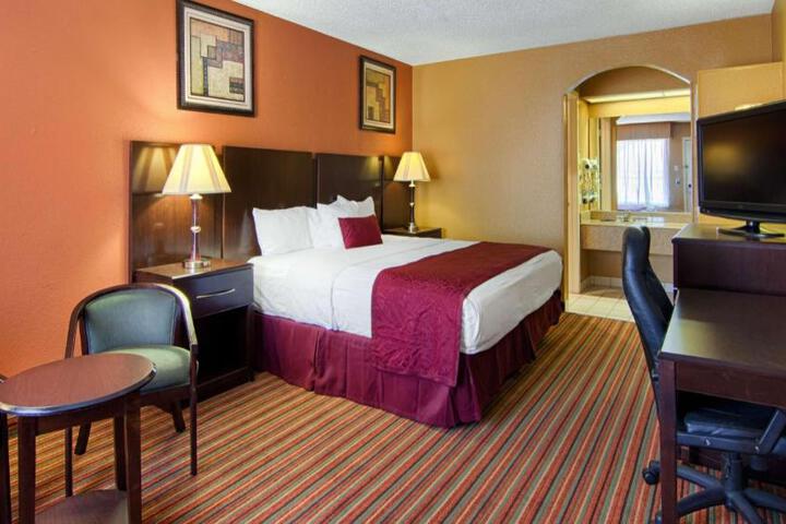 Suite 1 King Bed High Speed Internet Accessible Sofa Bed Microwave and Refrigerator, Continental Breakfast (14 of 16)