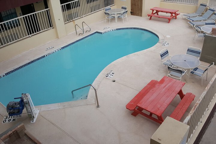 Pool 93 of 177