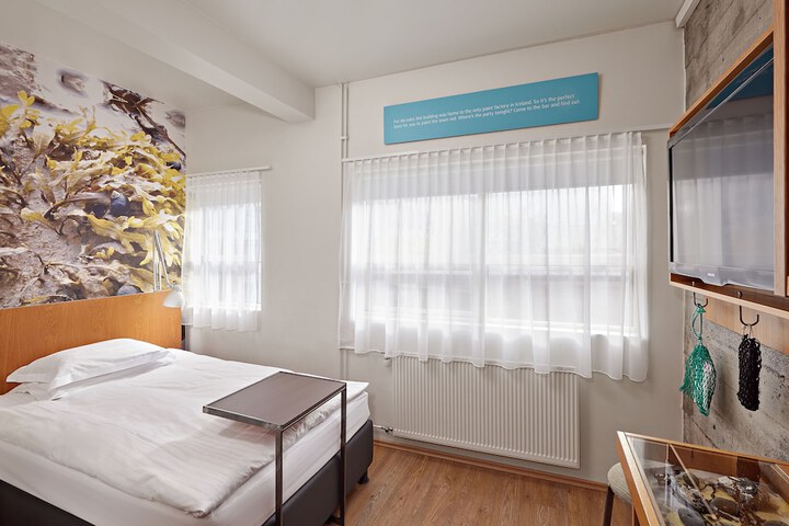 Room 33 of 59