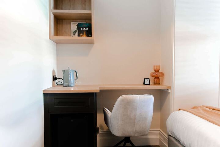 Room 7 of 65