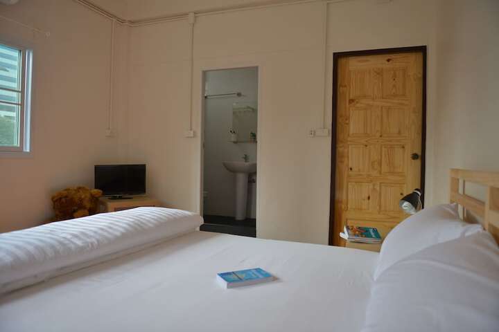 Room 10 of 29