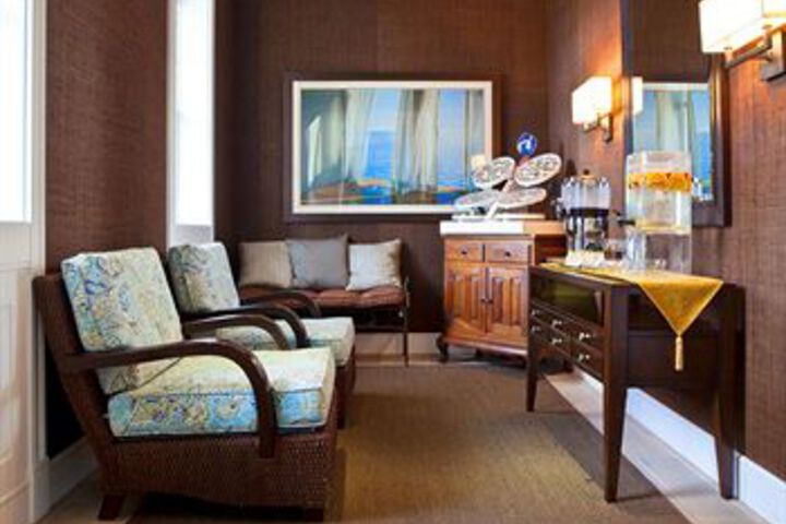 Lounge 115 of 214