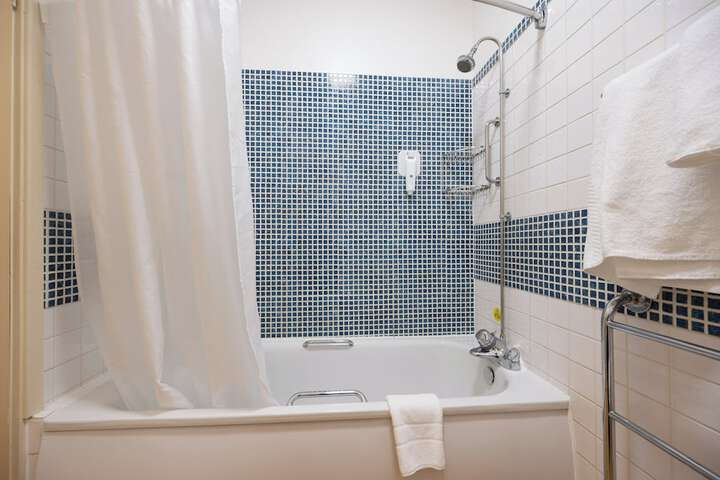 Room 33 of 49