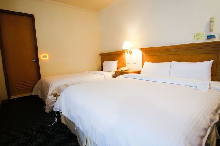 Room 4 of 40