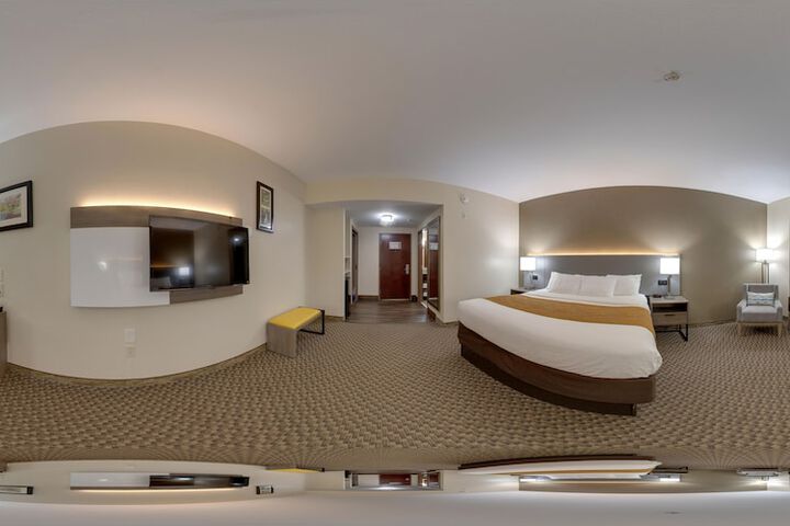 1 King Bed (2 of 24)