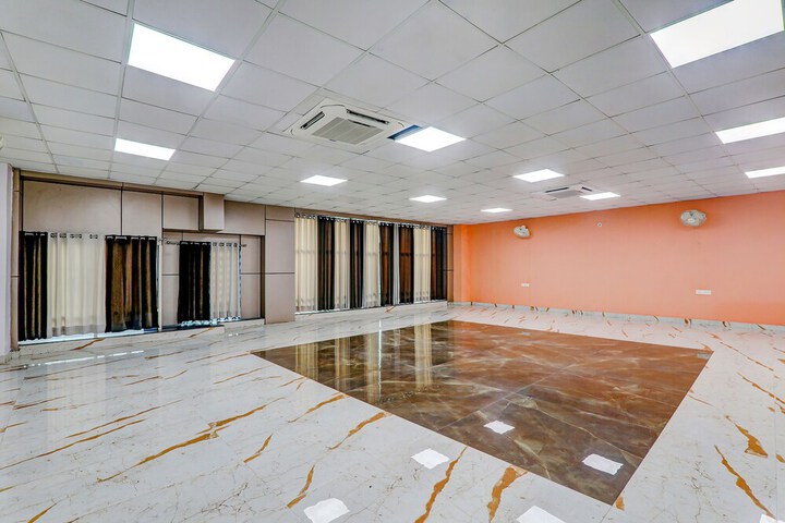 Ballroom/Hall 29 of 31