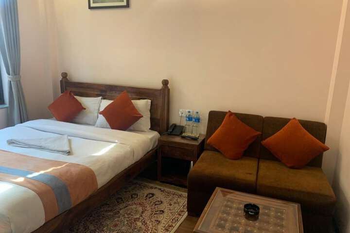 Room 9 of 24