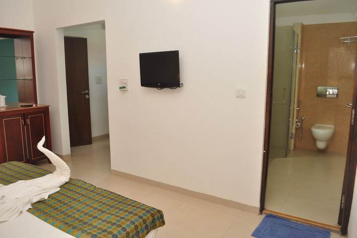 Room 9 of 33