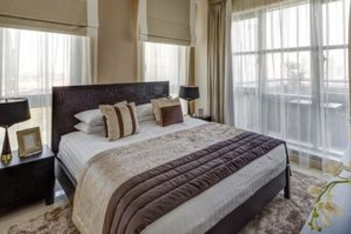 Room 5 of 12