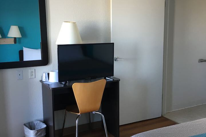 Room 6 of 45