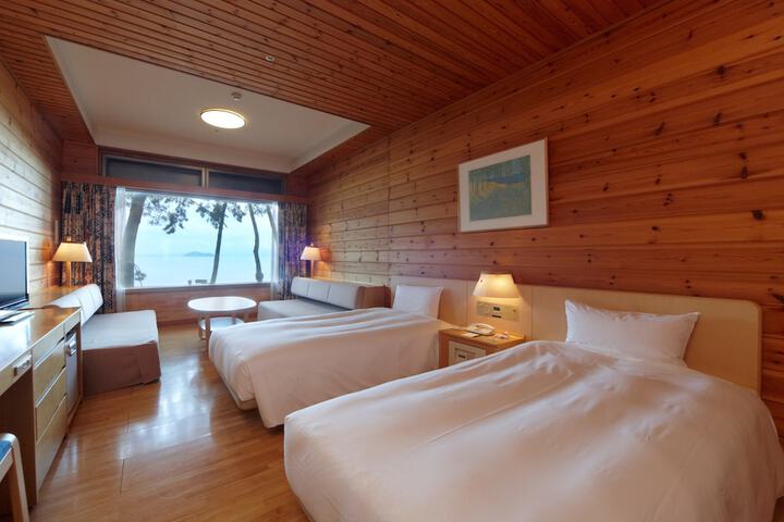 Room 5 of 44