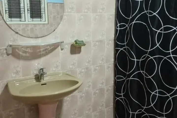 Room 6 of 16