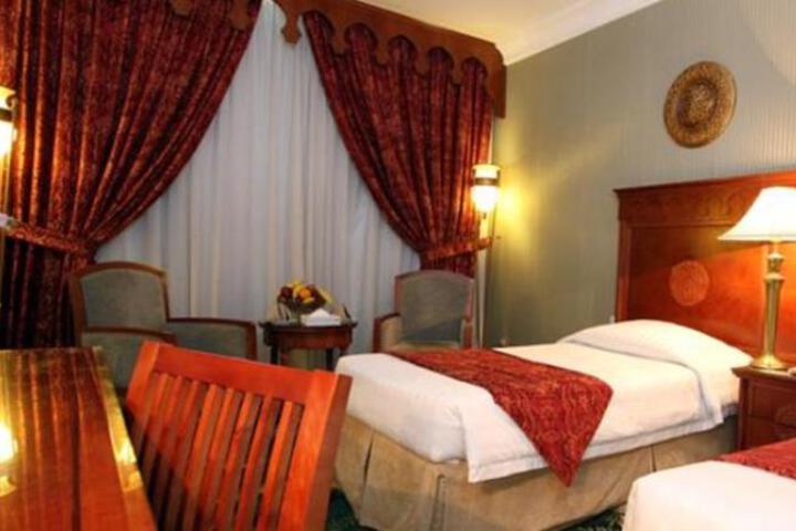 Room 4 of 6