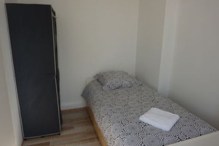 Room 6 of 17