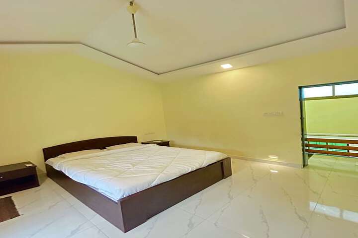 Room 4 of 17