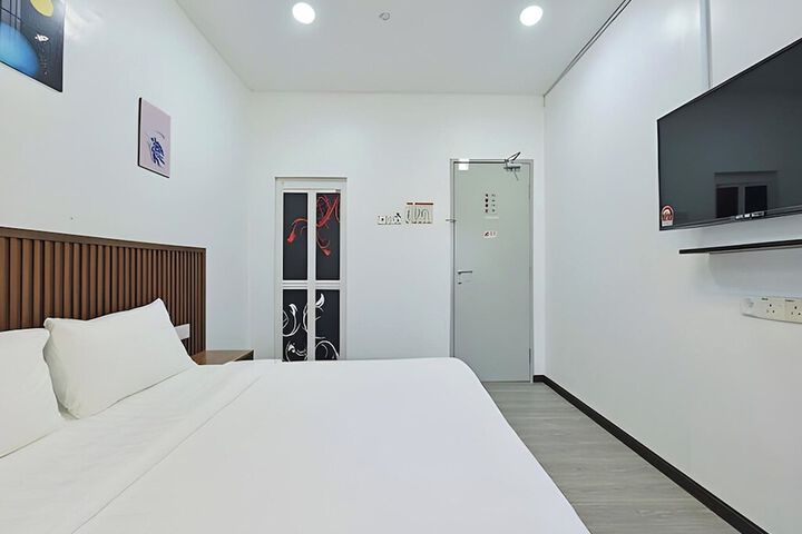 Room 12 of 30