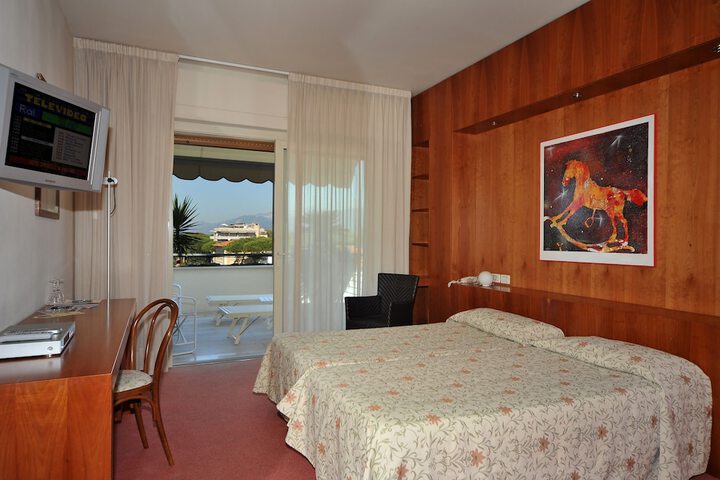 Room 5 of 68