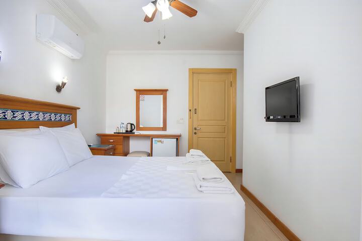 Room 33 of 63