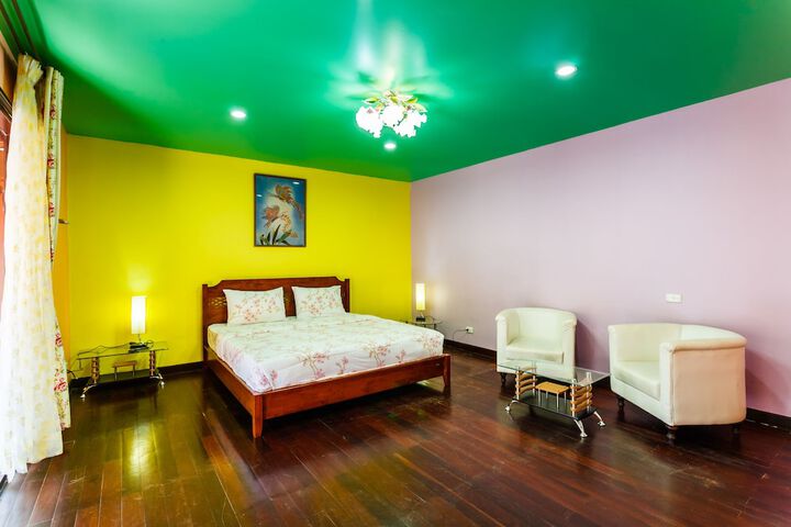 Room 9 of 20