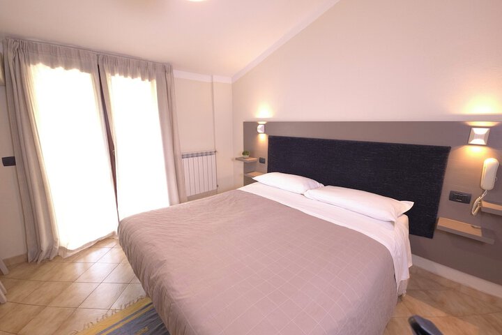 Room 3 of 7