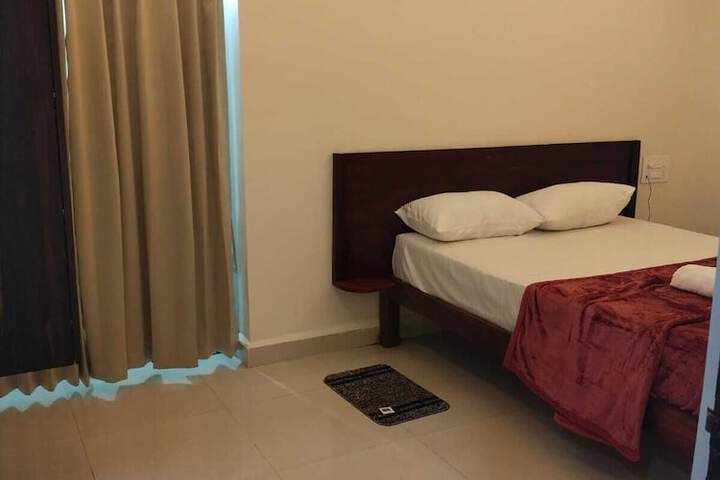 Room 10 of 18
