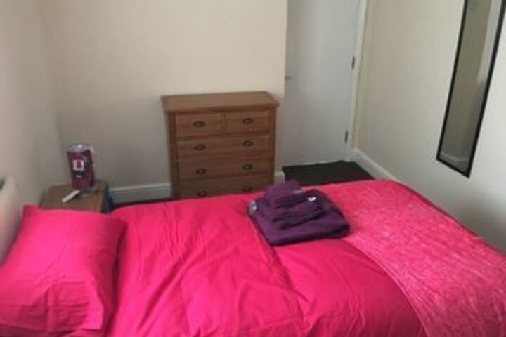 Room 6 of 16