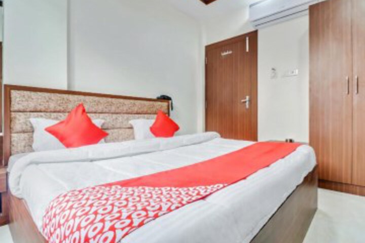 OYO 64310 Hotel Sakshi