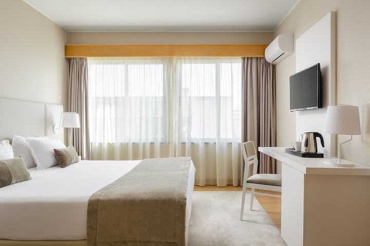 Room 19 of 76